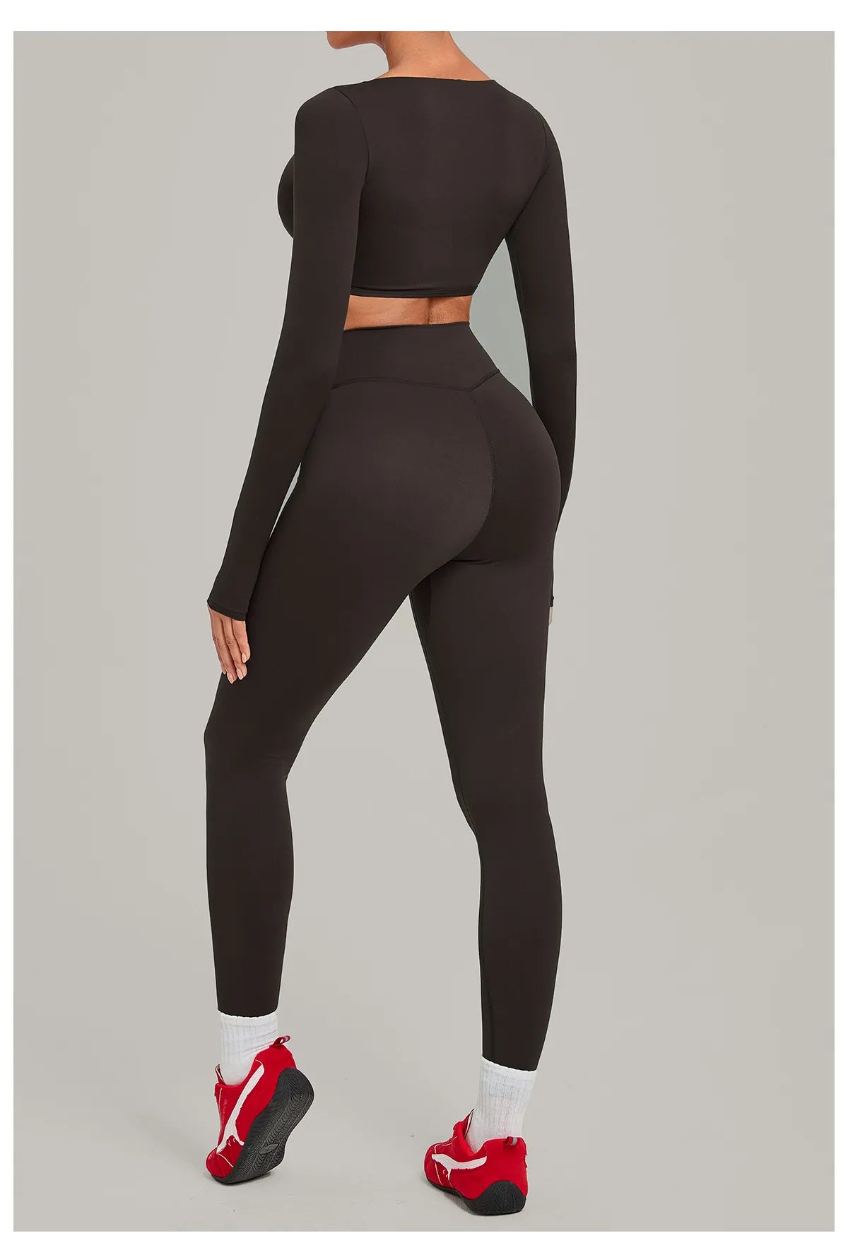 WutongActive Long-Sleeve Yoga 2-Piece Set - Deep V Crop Top & Peach Booty Leggings | Gym Wear Supplier