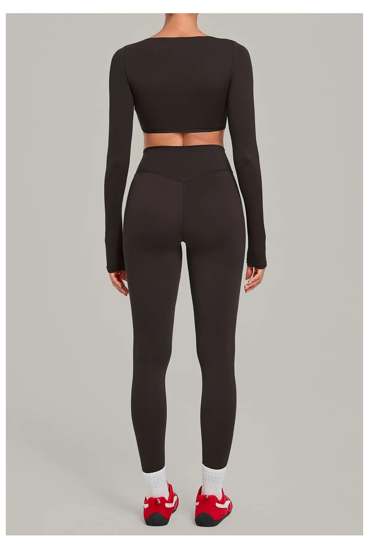 WutongActive Long-Sleeve Yoga 2-Piece Set - Deep V Crop Top & Peach Booty Leggings | Gym Wear Supplier
