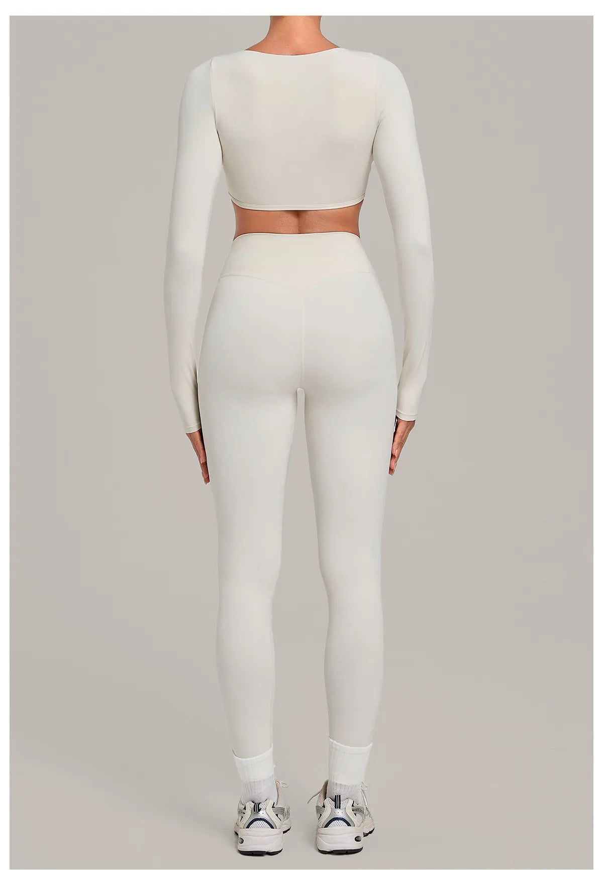 WutongActive Long-Sleeve Yoga 2-Piece Set - Deep V Crop Top & Peach Booty Leggings | Gym Wear Supplier