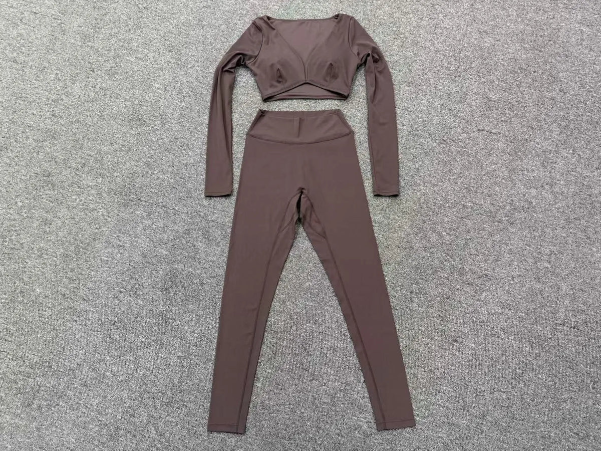 WutongActive Long-Sleeve Yoga 2-Piece Set - Deep V Crop Top & Peach Booty Leggings | Gym Wear Supplier