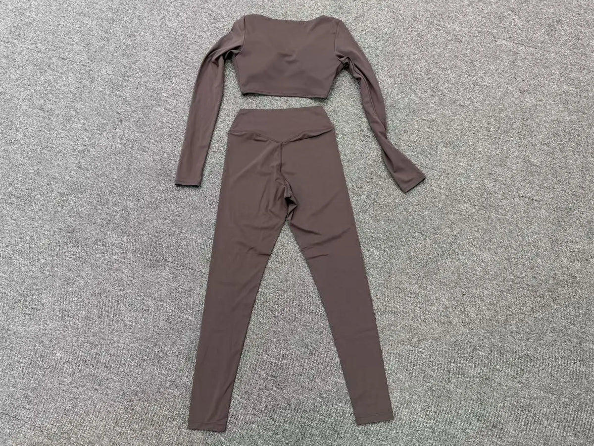 WutongActive Long-Sleeve Yoga 2-Piece Set - Deep V Crop Top & Peach Booty Leggings | Gym Wear Supplier